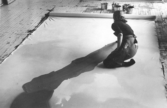 Jewish-American-abstract-expressionist-painter-and-artist-Helen-Frankenthaler-photographed-working-in-her-new-york-studio-by-Austrian-photographer-Ernst-Haas-2