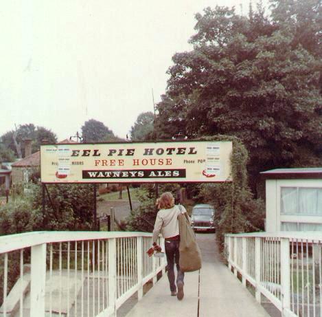 EELPIE_entrance_to_eel_pie