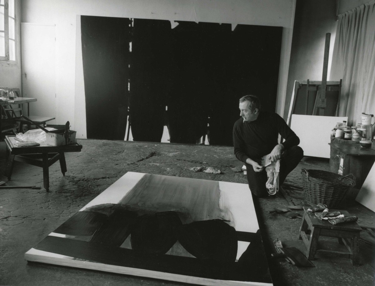Pierre-Soulages-1968-in-the-atelier-The-Chromologist